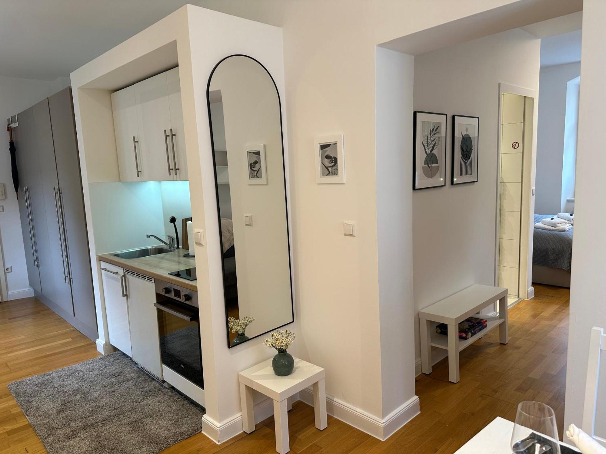 Bella Casa - Business&Family, 100M Zum Konzerteingang Schloss, Parkplatz, Smarttv, Netflix, Waschmaschine, 24H Checkin, 36Qm, Ap 12 Ludwigsburg Exteriör bild