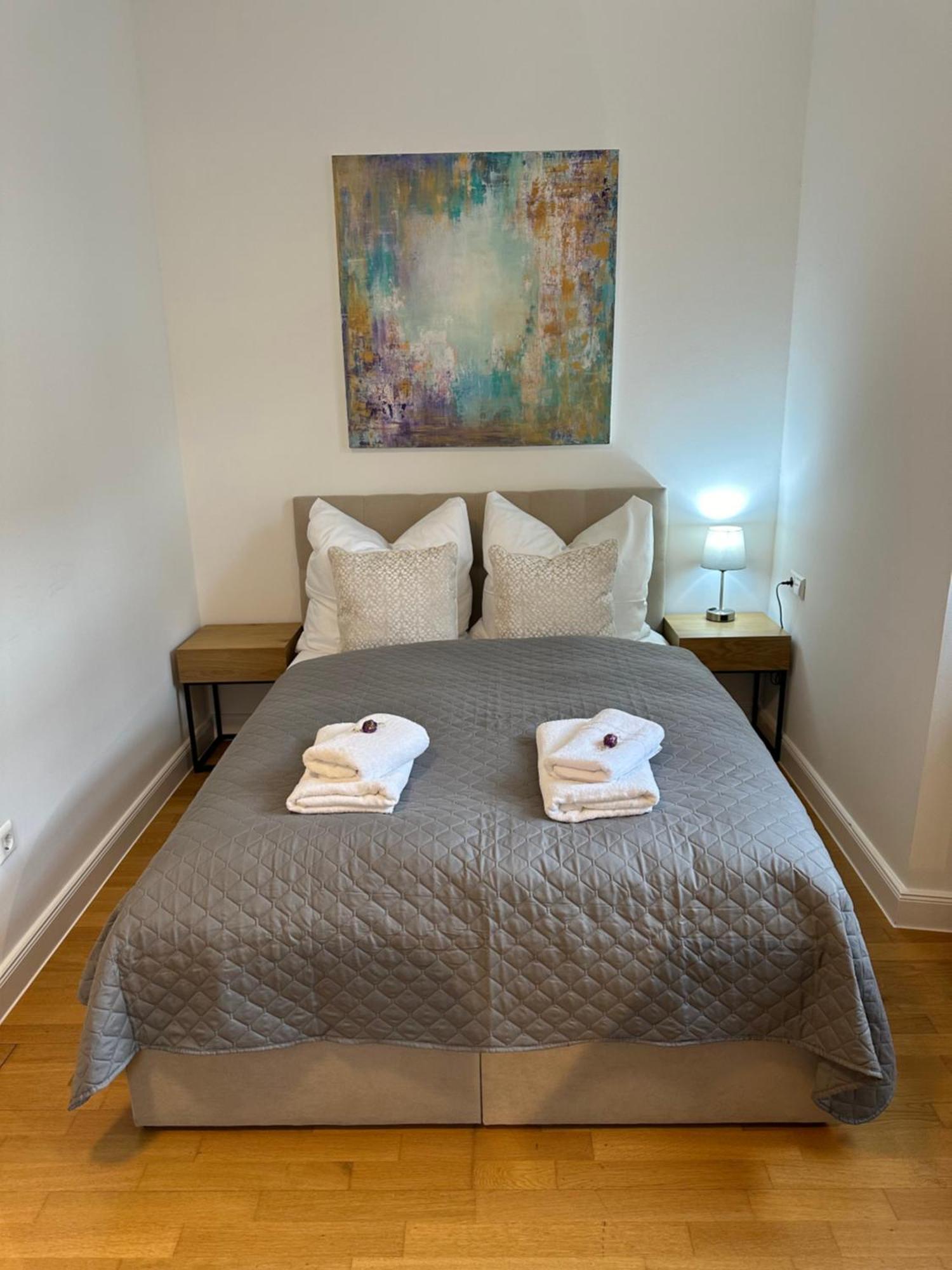 Bella Casa - Business&Family, 100M Zum Konzerteingang Schloss, Parkplatz, Smarttv, Netflix, Waschmaschine, 24H Checkin, 36Qm, Ap 12 Ludwigsburg Exteriör bild